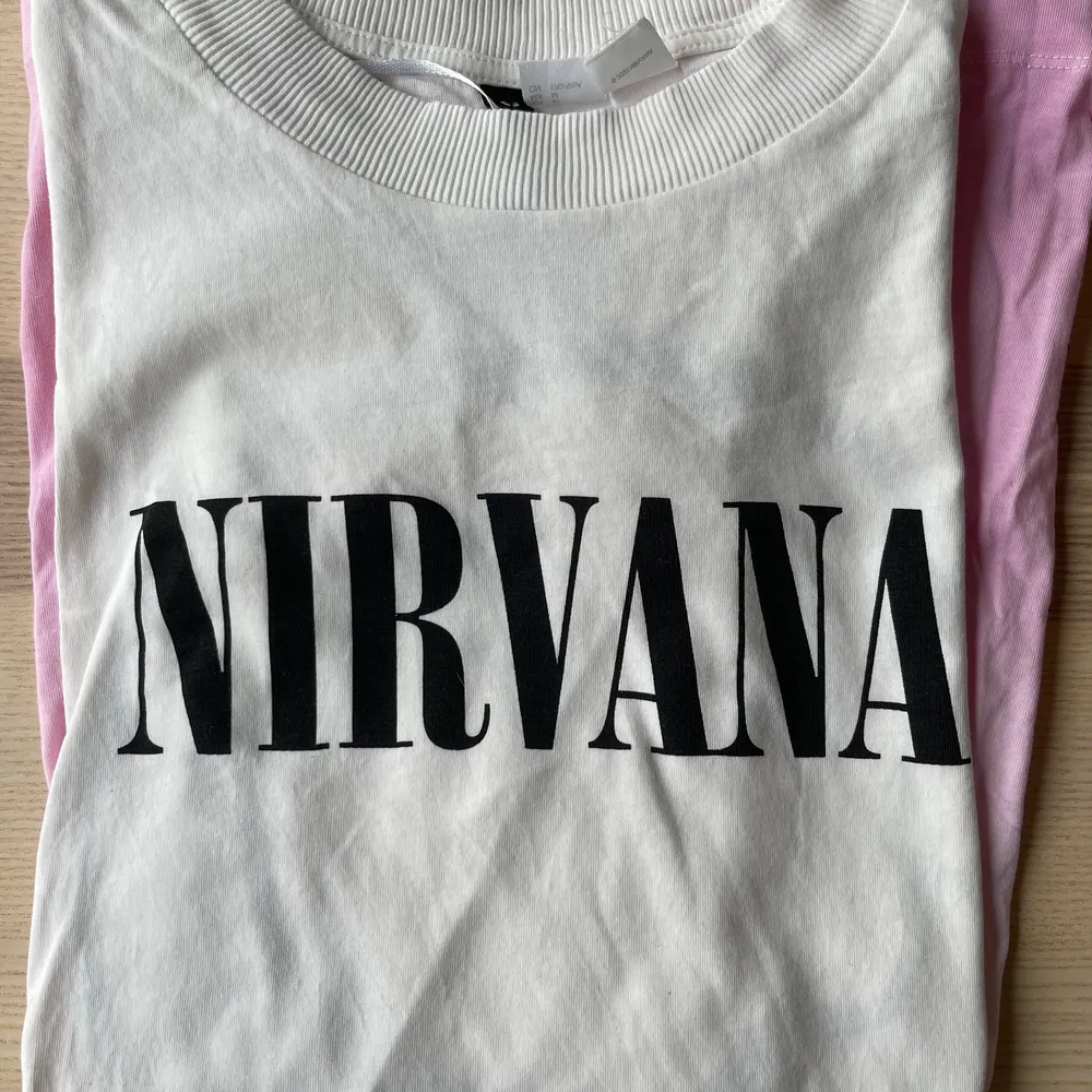 Häftigt Nirvana T-shirt som inte kommer till användning, har varit en favorit men är som nya! Köpt på hm och är i stl M ♥️. T-shirts.