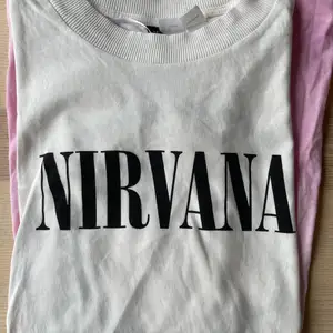 Häftigt Nirvana T-shirt som inte kommer till användning, har varit en favorit men är som nya! Köpt på hm och är i stl M ♥️