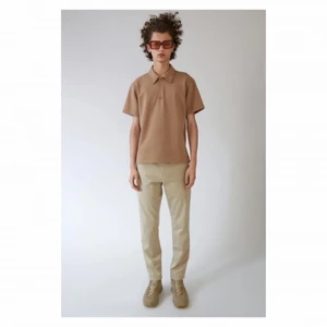 Acne Studios - Byxor - Acne Studios Alfred Satin PSS17 (Byxor) Färg: Beige Storlek: EU46 - US30 - 180 cm Nypris: 1795kr  Två små hål vid vardera bakficka! 