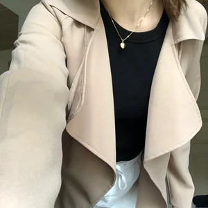 Trenchcoat  - Tunn trenchcoat, superfin till våren😊