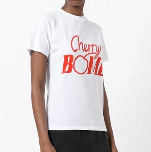 GANNI T-SHIRT - Så fin t-shirt! passar till nästan allt!!