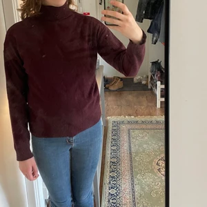 Two Thirds Ull Tröja - Väldigt varmt men ganska tunn så passar bra under tajtare jackor. 