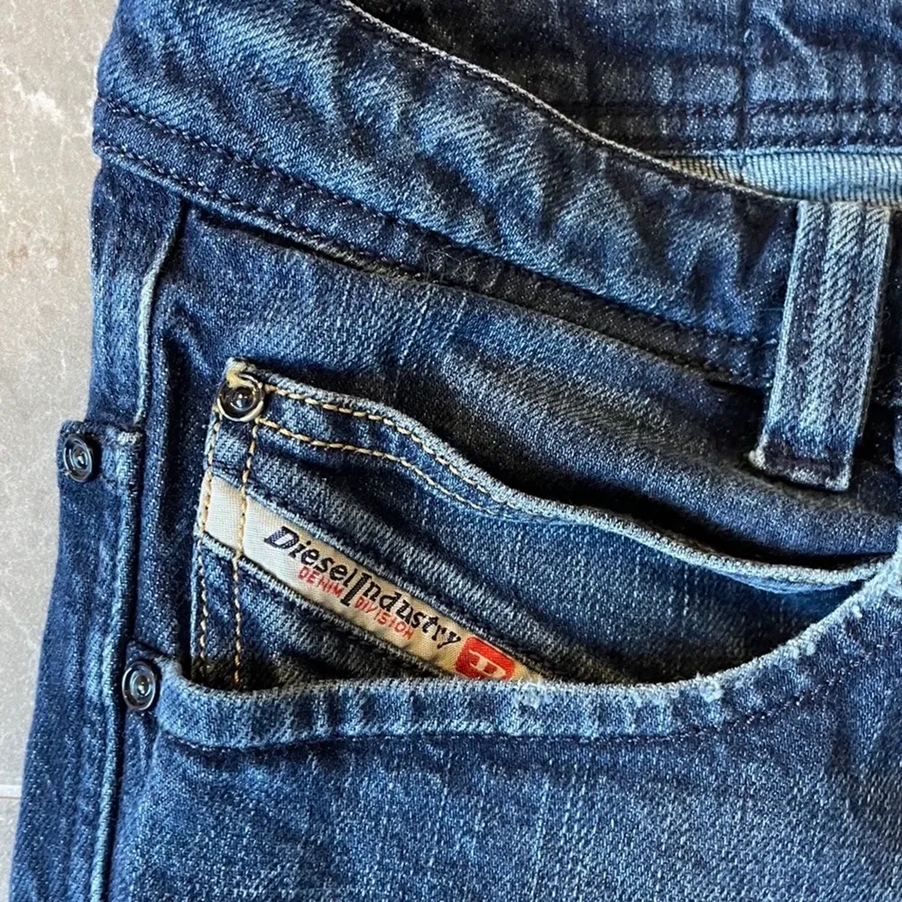Jättefina mörkblåa lågmidjade Diesel jeans❤️. Jeans & Byxor.