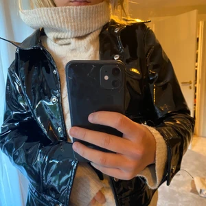 LACK JACKA  - säljer min jacka då den aldrig kommer till användning, inte riktigt vågat 💖☺️☺️☺️☺️ köparen betalar för frakten dm för intresse och fler bilder 
