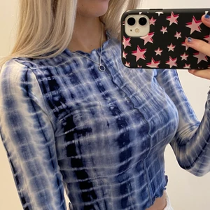 Blå shein tröja - Populär tröja från shein som jag aldrig använt! Stretchigt och är sann i storleken från hemsidan! Köparen står för frakt💖