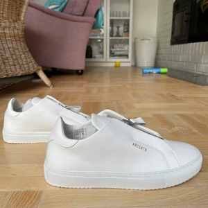 Axel Arigato skor - Helt nya Axel Arigato skor, inte ens provade, nypris 1950