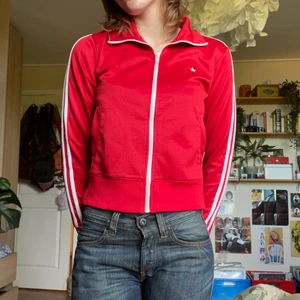 Tröja - Cool tröja med dragkedja! Frakt tillkommer 