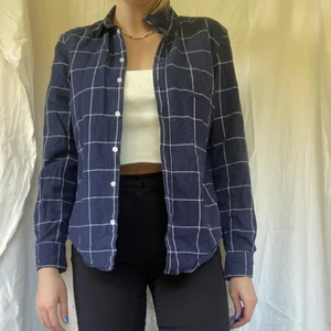 Skjorta - Fin oversized skjorta från Gina i rutigt mönster! Skickar mot att köparen betalar frakt!💘