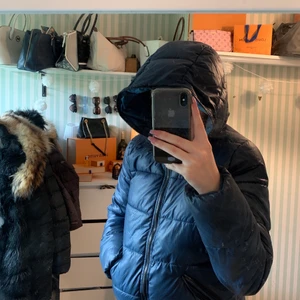  Puffig vinter jacka ! - Puffig vinterjacka i dun, skit skön och varsamt använd! 