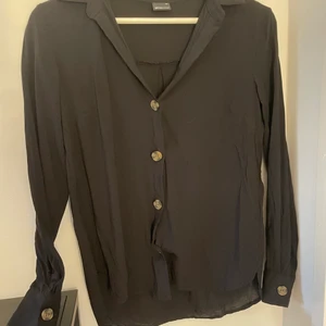 Skjorta  - Superfin skjorta från Gina Tricot💓