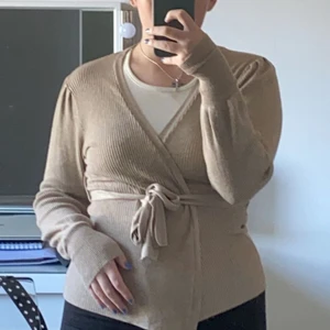 Kofta - En jätte fin kofta har använt flera gånger, men vill inte ha den mer. -Man får betala för frakten själv