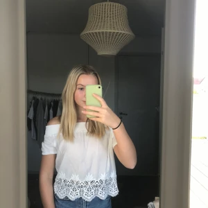 Fin sommar topp - Säljer denna somriga toppen💓 då den är lite liten för mig. Köparen står för frakt 