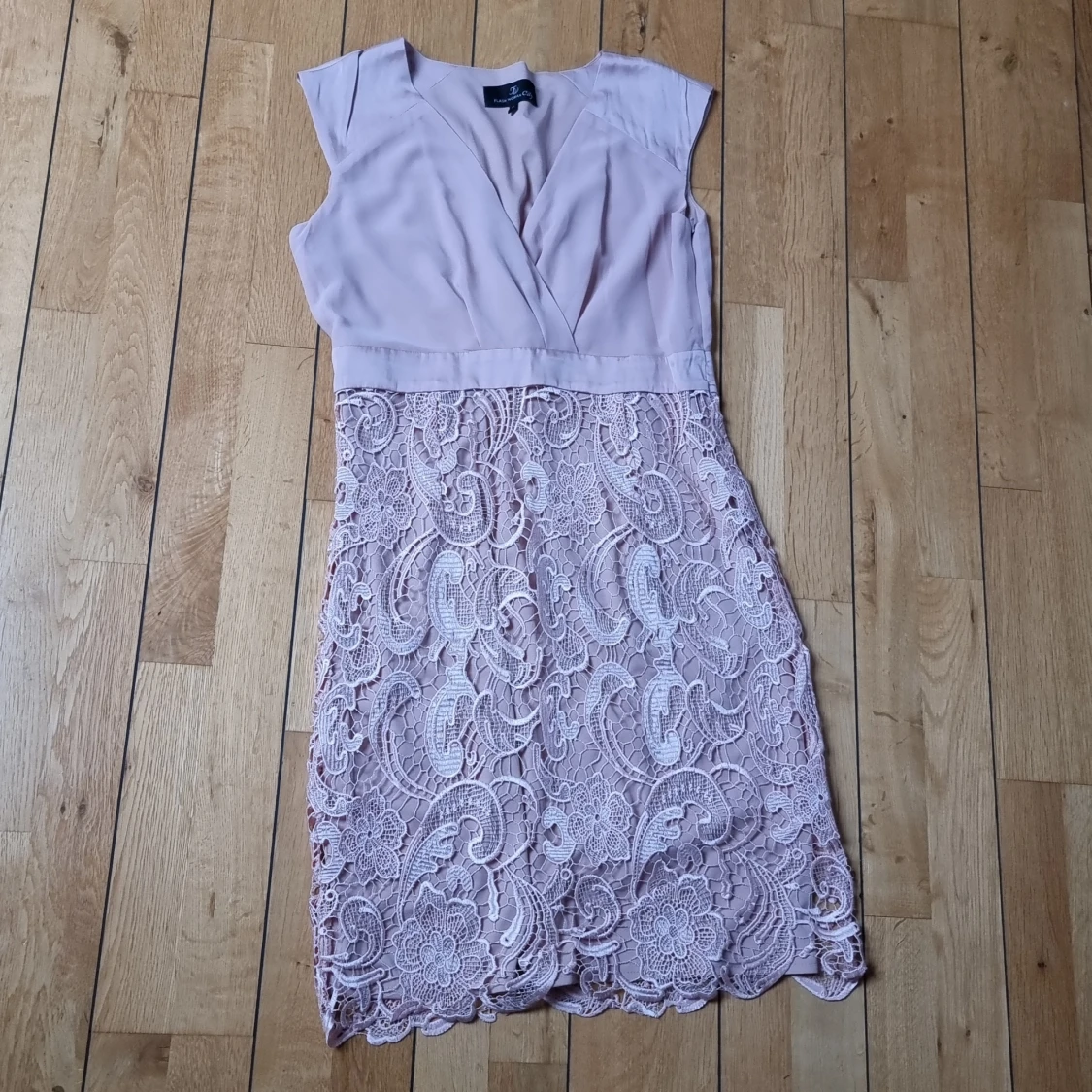 Puderrosa romantisk klänning.