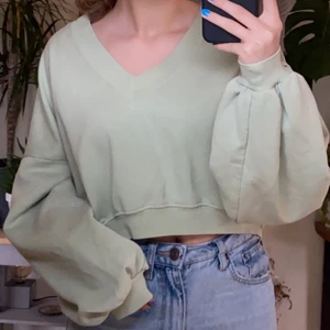 Monki v ringad tröja :) - bara använd några gånger, en väldigt söt ljusgrön som skutar vid midjan.