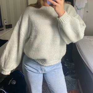 Stickad Tröja - Jättefin stickad tröja från NAKD. Aldrig använd. Nypris 499kr. 