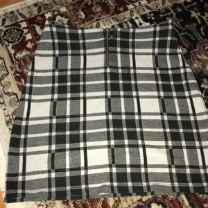 Kjol - En fin kjol i storlek s/m använt två gånger.