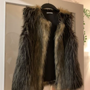 Väst - Aldrig använd, super snygg !