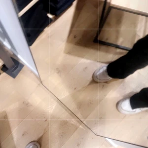 Gina tricot bootcut jeans  - dessa otroligt snygga bootcut jeans från Gina med slits, använder de aldrig längre och tänkte att det var bättre att sälja här på Plick! De är i storlek M, brukar i vanliga fall ha S men dem här var ganska korta i storleken. Passar dock s och m. Passar till väldigt många olika skor, de är en bra längd för mig och jag är uppåt 168-170. Köpta för 399kr