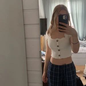 Tröja  - Tröja från shein använd ca 2 gånger fint skick. Lite genomskinlig.