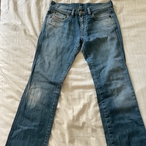 Low waist jeans - Sååå snygga low waist från diesel som tyvärr är försmå för mig :/ W25, normala i längden och i bra skick! Köpare står för frakt💓