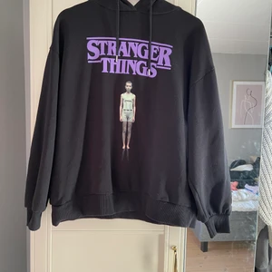 Stranger things hoodie - Hoodie med eleven. Används vid något tillfälle. Säljs pga fel storlek. Kom med prisförslag! 