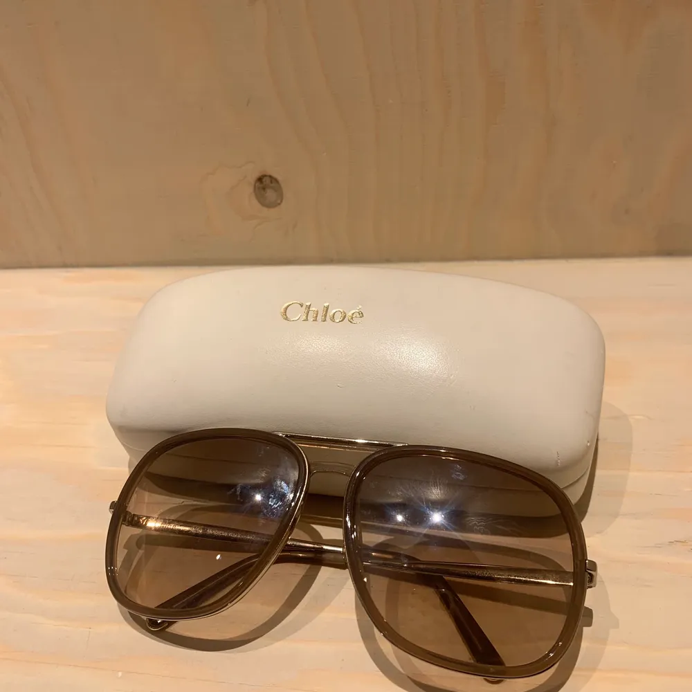 Chloe solglasögon köpta från Vestiaire collective! . Accessoarer.