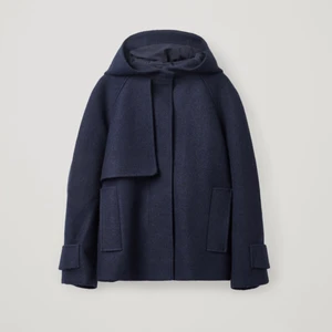 Cos jacka - Intressekoll på denna superfina cos jacka, inköpt i höstas. Funderar på att sälja. Storlek L men passar S-L! Skriv om ni är intresserade👍🏼