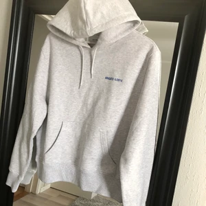 Axel Arigato hoodie  - skitsnygg arigato hoodie som tyvärr var för liten för mig, helt oanvänd och lappen kvar. nypris 1600. 