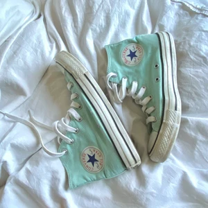 turkosa ljusblåa converse strl 37  - säljer ett par superfina, turkosa converse, sparsamt använda🤍 frakt tillkommer!