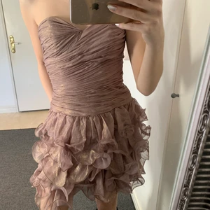 Klänninh - Såså fin klänning jätte bra skick