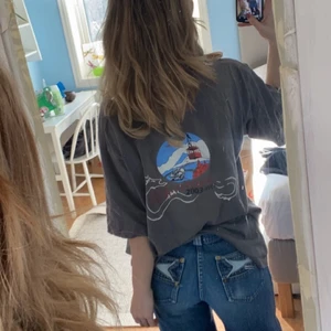 T-shirt tryck - Gammal oversized t-shirt (Smutsig spegel, inte plagget)