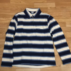 Arket tröja  - Ny arket tröja! Storlek M och i bra skick. köparen står för frakt 💚