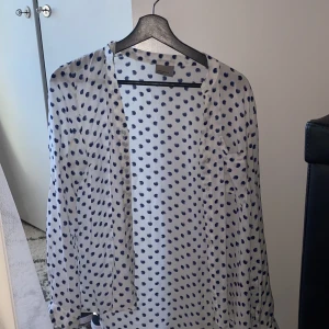 Skjorta  - Säljer min skjorta i stl s för 20kr. Köpte från Vero Moda. 