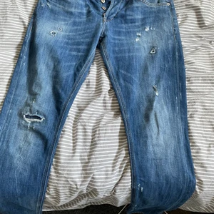Dondup jeans, storlek 33 - Jeansen är i mycket bra skick men har tyvärr blivit för små för mig! 