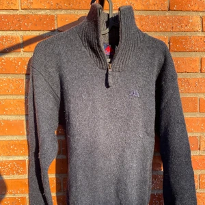 Stickad kappa tröja - Stickad kappa tröja med zip🤍🔥