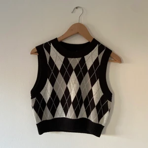 Rutig väst - Jätte fin väst som aldrig används💕 västen är från hm. Köparen står för frakt 💕