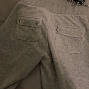 juicy byxor - säljer då de är för små xs + kan gärna byta mot typ vilken färg som helst om det är s❤️ skriv gärna då kan helst mötas upp i stockholm eller frakta om det är så.