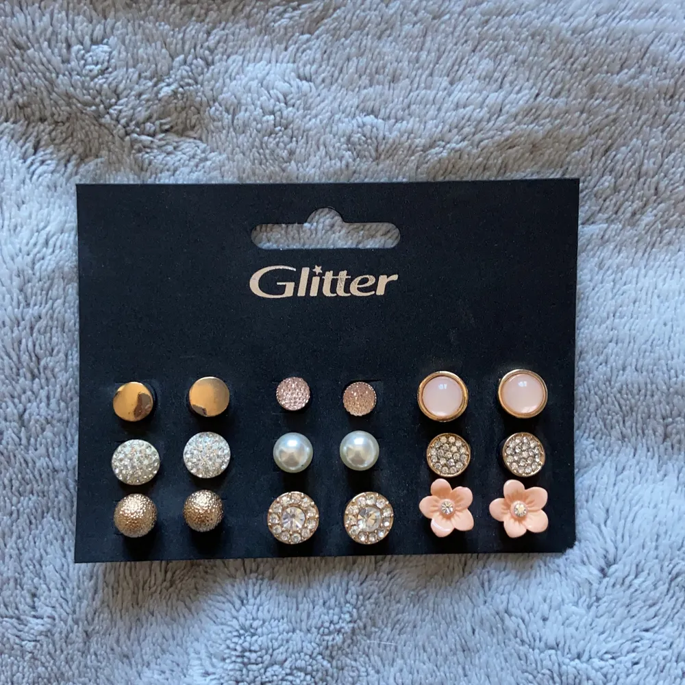 Jätte söta örhängen från Glitter❤️. Har inte kommit till användning och de är helt oanvända :). Accessoarer.