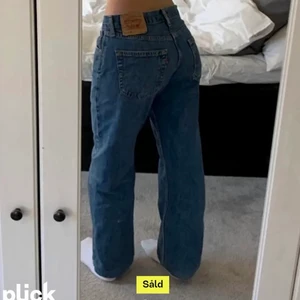 Levis 501 - Supersnygga som passar S -M , säljer då dem tyvärr inte passade❤️ bilden är från hon som hade dem innan💋