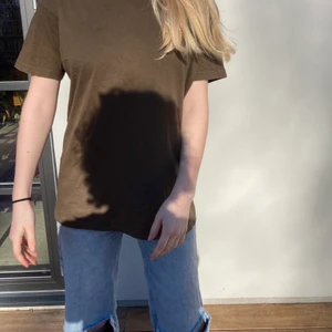 Militärgrön t-shirt  - Militärgrön t-shirt köpt second hand. Storlek S/M. Frakt ingår.