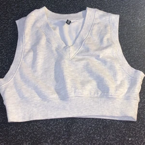 Size S. From H&M for summer  - Very soft it’s good for summer. I love it but I am a Muslim girl and I have sjal so I can’t have it 🥺