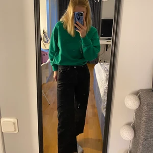Jeans - Jättefina men kommer tyvärr inte till användning då jag har många andra. Använda några gånger man absolut inte slitna. Btw sorry för smutsig spegel:) 