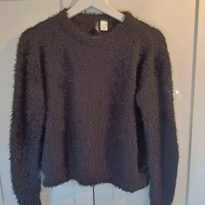 Mysig tröja - Väldigt mysig tröja i strl xs! Lite för liten för mig, därför jag säljer:) Bra skick! FRAKT INGÅR