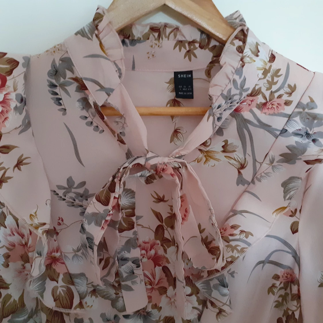 Rosa blommig klänning för 150 kr!