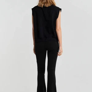 Gina  tricot petra tall trousers stl: xs - Köpte den för 1-2 månader sen och har bara använts fåtal gånger dm mig gärna för personliga bilder :) 