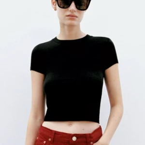 T-shirt - Kort t-shirt i ullmix. Storlek M. Skicka gärna ett meddelande vid frågor! 