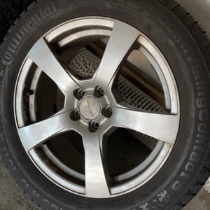 17” - 114,3x5 åretrunt hjul med bra mönster, ok skick