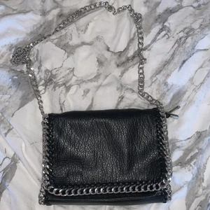 Tiamo väska - Snygg tiamo väskan,köpt på plick från början. Inga skador osv . Köparen står för frakten💗Kom privat för fler bilder