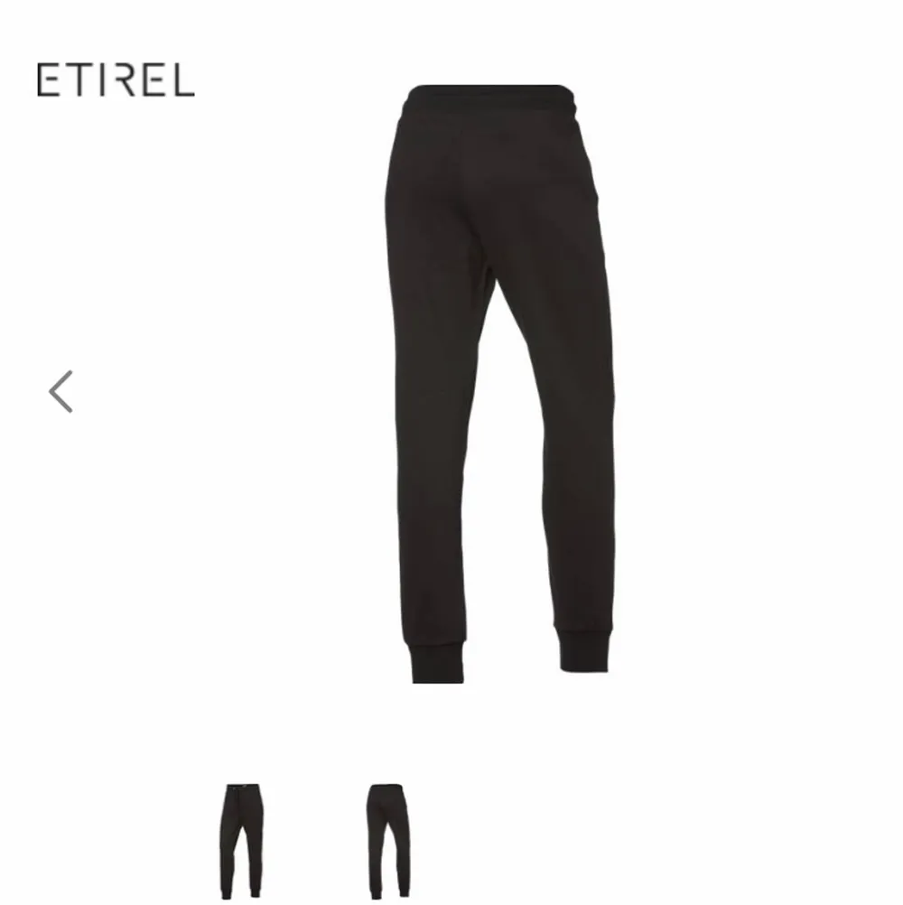 Svarta vanliga mjukisbyxor, köpta på Intersport för en månad sedan med märket Etirel, endast använda en gång, tvättade. Kommer inte till användning längre. köpte för 300 kr, säljer för 200 kr. GRATIS FRAKT!! ☺️❤️. Jeans & Byxor.