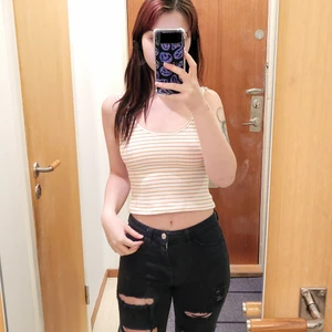 Linne Primark - Ett linne från Primark, använt en del men är fortfarande i bra skick! Sitter tight men är riktigt mjuk o stretchig (: